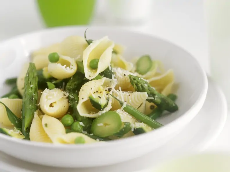 Pasta mit Erbsen und grünem Spargel