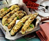 Zucchini mit Bulgur-Feta-Füllung