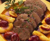 Rinderbraten mit Birnen-Zwetschgen-Soße