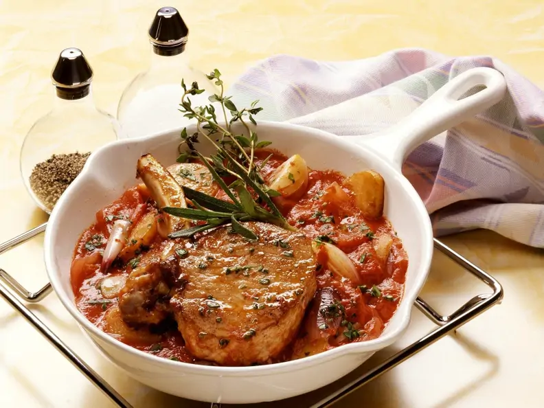 Kotelett vom Kalb mit Tomatensoße
