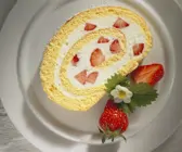 Roulade mit Erdbeerfüllung