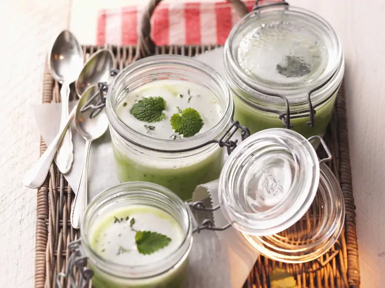 Erbsensuppe mit frischen Erbsen