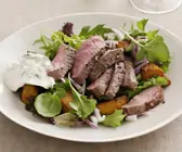 Lammfilet mit Joghurt-Minz-Soße und Salat