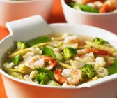 Gemüse-Garnelen-Suppe auf Thai-Art