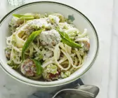 Pasta mit Erbsen-Wurst-Soße