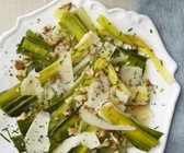 Lauch-Walnuss-Salat mit Parmesan