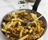 Pasta mit Hackfleisch-Kräuter-Soße