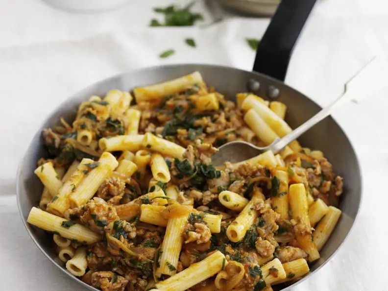 Pasta mit Hackfleisch-Kräuter-Soße