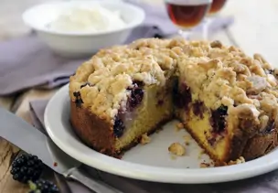 Apfel-Brombeer-Kuchen mit Streuseln