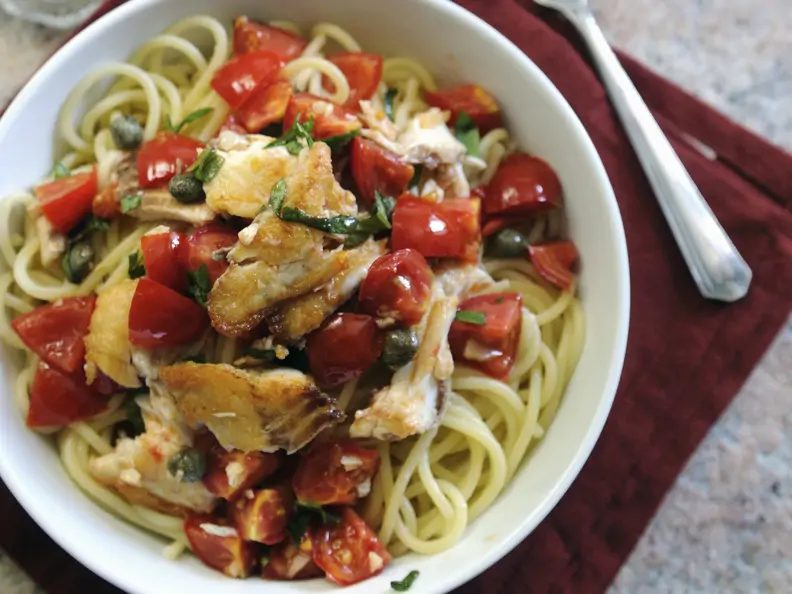 Pasta mit Schellfisch, Kapern und Tomaten