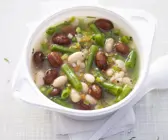 Suppe mit verschiedenen Bohnen