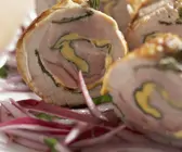 Schweineröllchen mit Käse gefüllt
