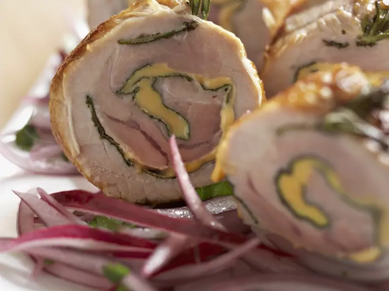 Schweineröllchen mit Käse gefüllt