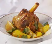 Lammhaxe und Kartoffeln mit Safran