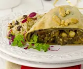 Pikanter Strudel mit Aubergine, Kichererbsen und Kapern