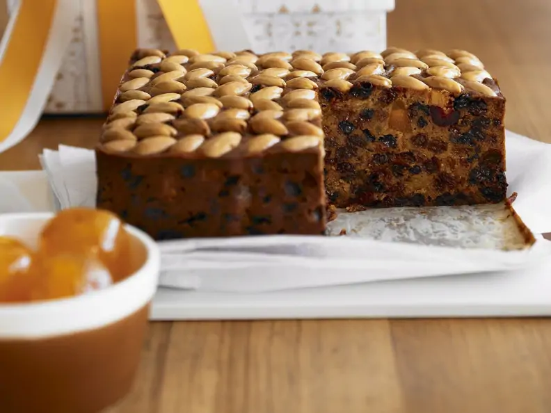 Früchtekuchen mit Mandeln auf englische Art