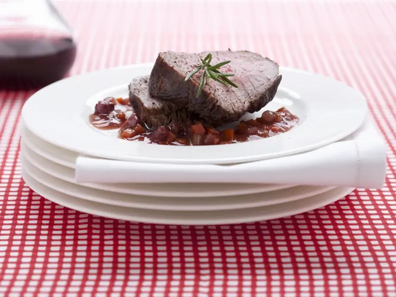 Rinderbraten mit Rotweinsoße nach italienischer Art