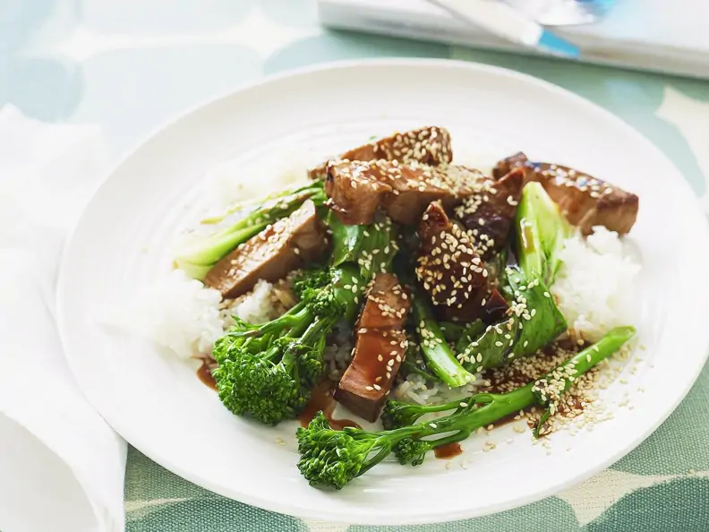 Schweinefilet mit Hoisin Sauce und Spargelbrokkoli (Brokkolini)