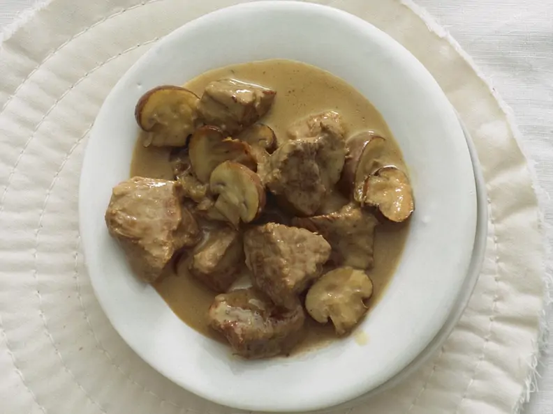 Kalbsgulasch mit Champignons
