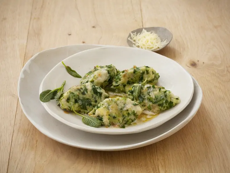 Südtiroler Spinatnocken mit Salbeibutter