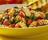Pasta mit Spinat und Tomaten