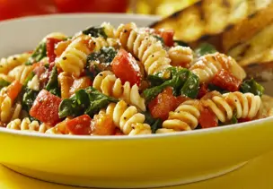 Pasta mit Spinat und Tomaten