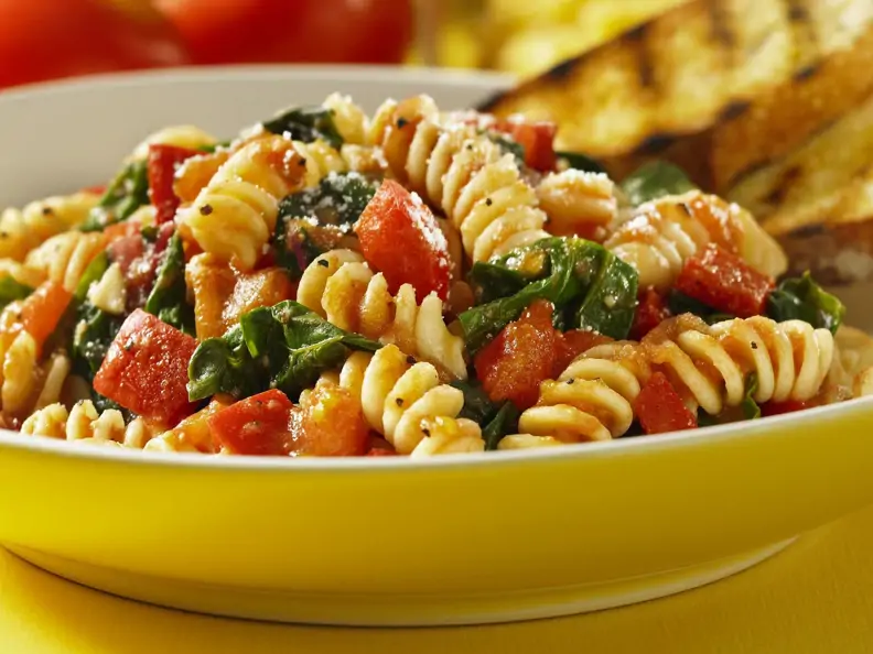 Pasta mit Spinat und Tomaten