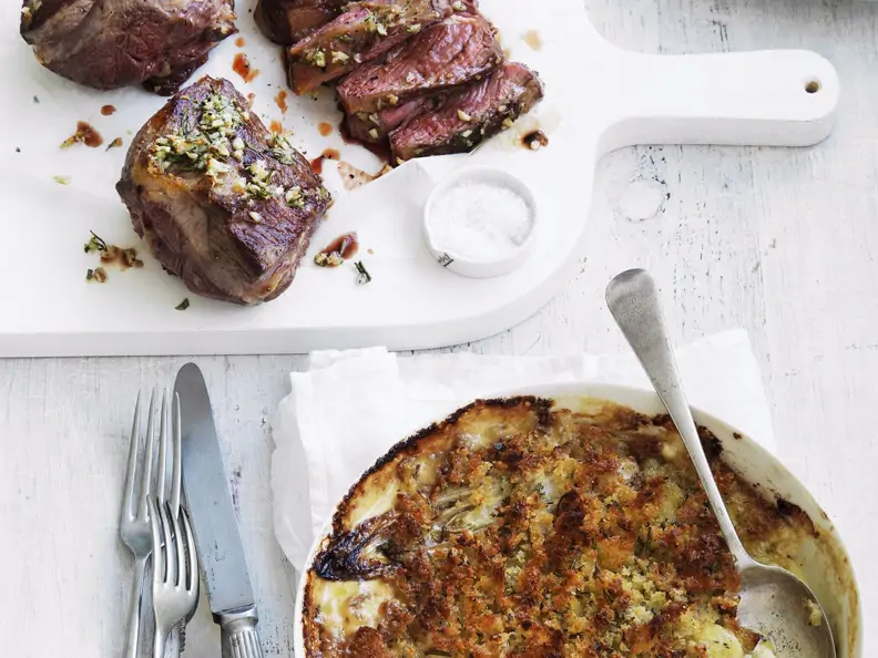Chicoréeauflauf und Lammsteaks