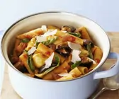 Pasta mit Aubergine, Tomaten und Mozzarella