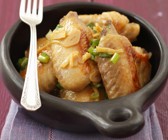 Hähnchenflügel mit Ingwer, Knoblauch, Honig und Lauchzwiebeln
