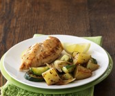 Hähnchenfilet mit Kartoffeln und Zucchini
