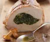 Putenbrust mit Spinat und Frischkäse gefüllt