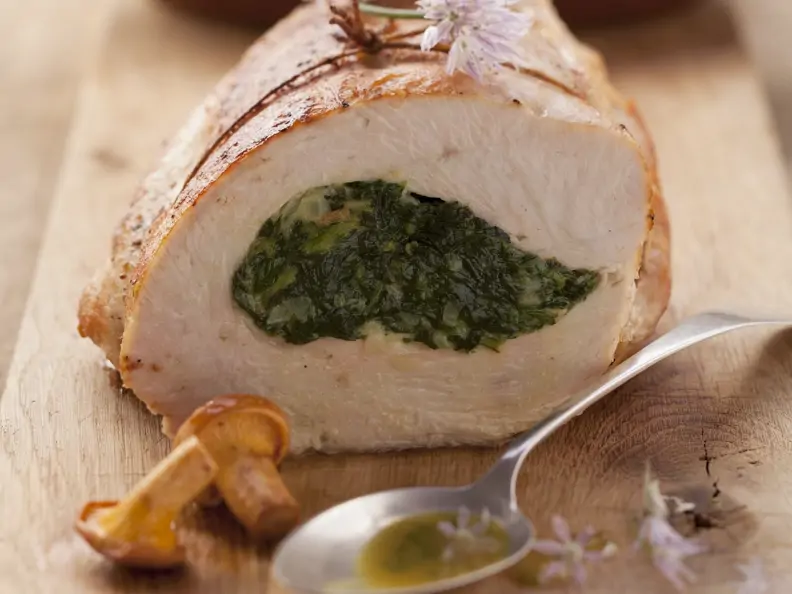 Putenbrust mit Spinat und Frischkäse gefüllt