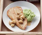 Putensteak mit Bärlauch-Kartoffel-Püree