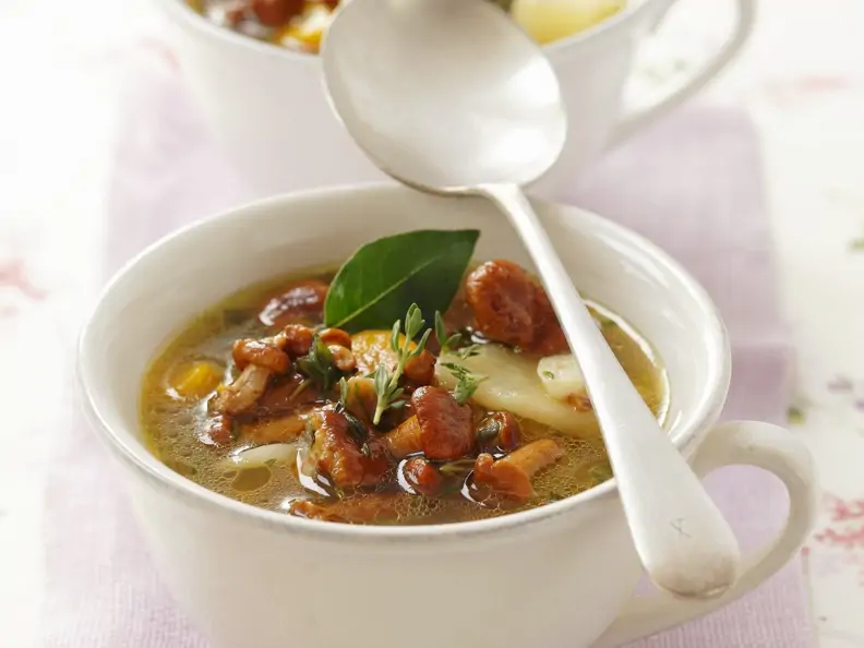 Pfifferlings-Kartoffel-Suppe mit Thymian