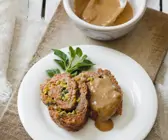 Lauch-Hackbraten mit Soße