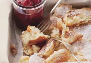 Quark-Grieß-Schmarrn mit Kirschen