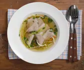Klare Suppe mit Rindfleisch