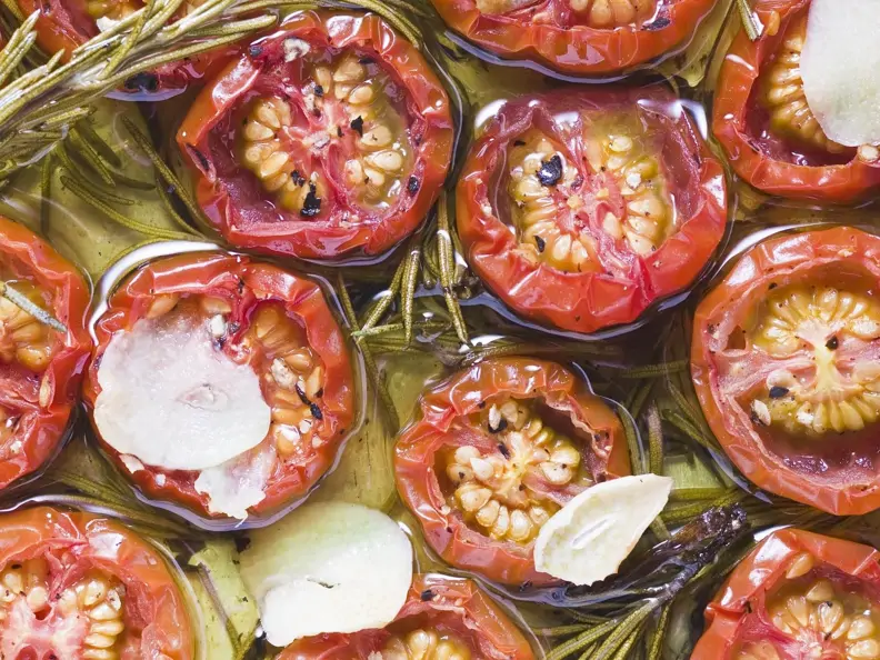 Olivenöl-Tomaten mit Knoblauch
