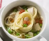 Nudel-Hähnchen-Suppe mit Gemüse