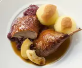 Ente mit Blaukraut und Kartoffelknödeln