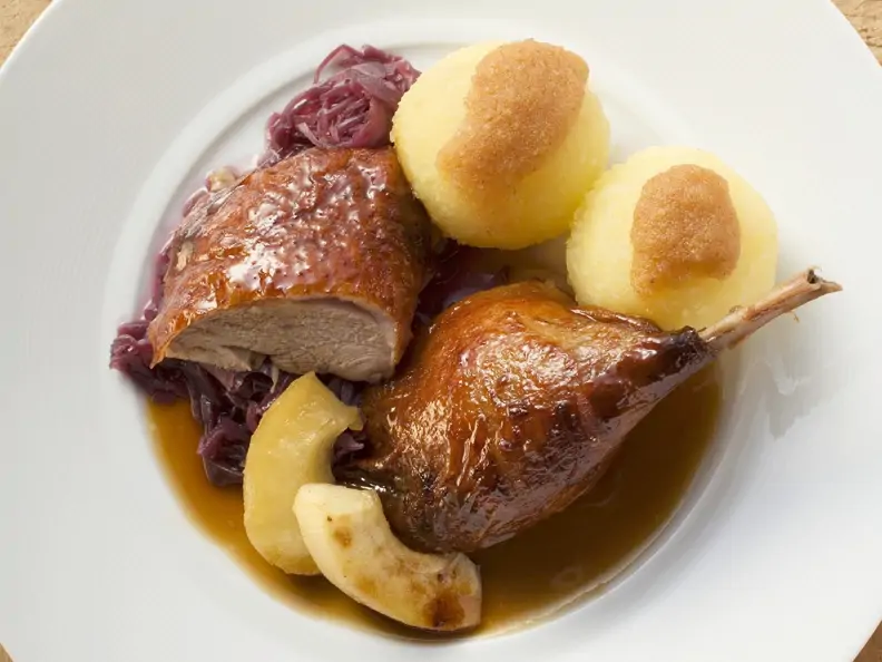 Ente mit Blaukraut und Kartoffelknödeln