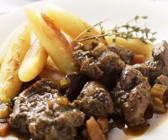 Rehgulasch mit Schupfnudeln