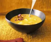 Kürbissuppe mit Fleckerlnudeln und Radicchio