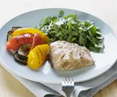 Steinbutt mit Grillgemüse und Salat