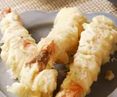 Shrimps-Tempura mit Reis und Sojadip