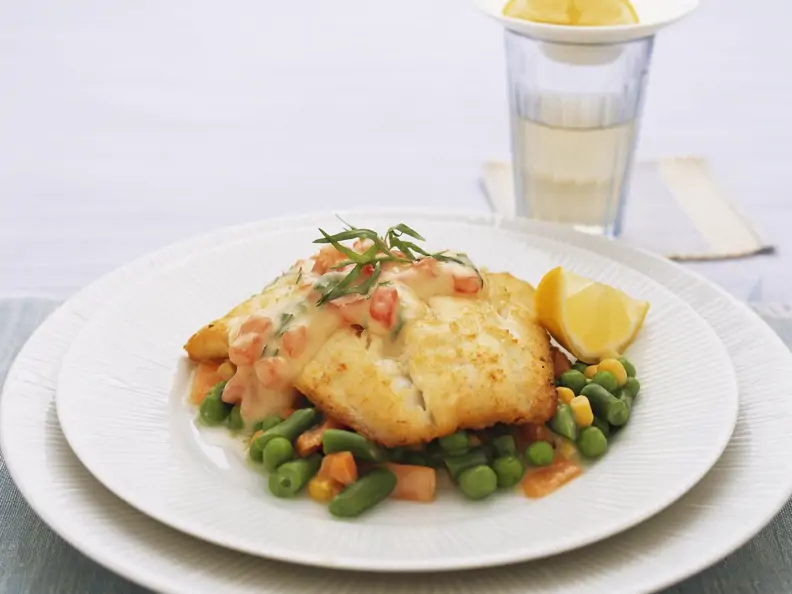 Fischfilet mit Panade dazu junges Gemüse