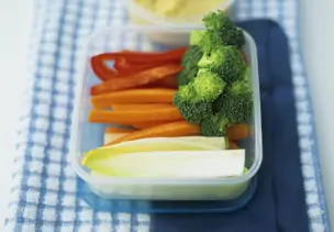 Gemüsesticks mit Kichererbsendip