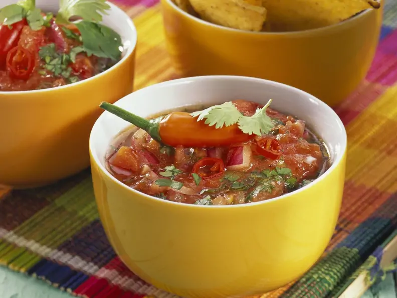 Tomatensalsa mit Tortilla-Chips