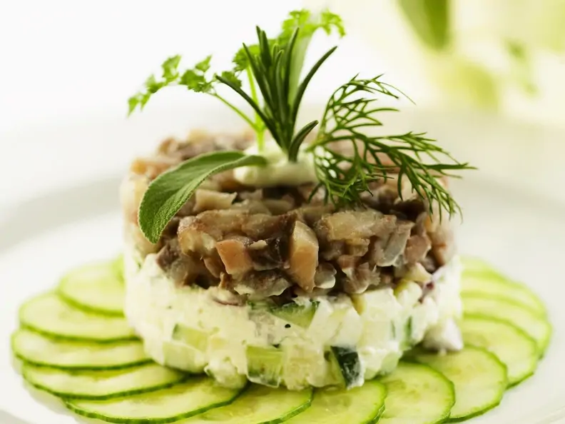 Tatar vom Hering mit Gurke
